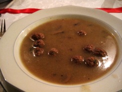 Champignonsoep (mushroom soup) with some beef in it... love it!