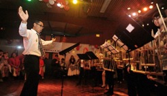 Burhan conducting the angklungers :)