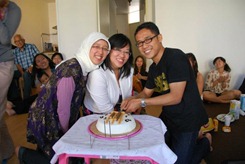 Our director (teh Desi) and the two conductors (teh Ida and Burhan) cutting the cake!